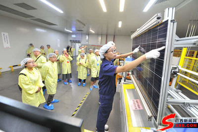 全國(guó)網(wǎng)媒記者走進(jìn)晉能清潔能源，探訪(fǎng)光伏電池開(kāi)發(fā)之“奧秘”